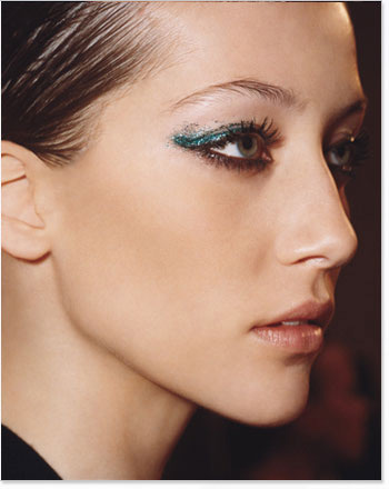 ɫ������ ���۾��ʺ�һ��