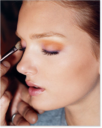 ɫ������ ���۾��ʺ�һ��