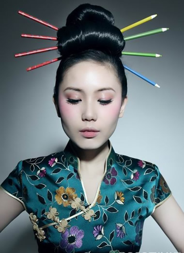 ����ױ�� չ�������Ȼ���д