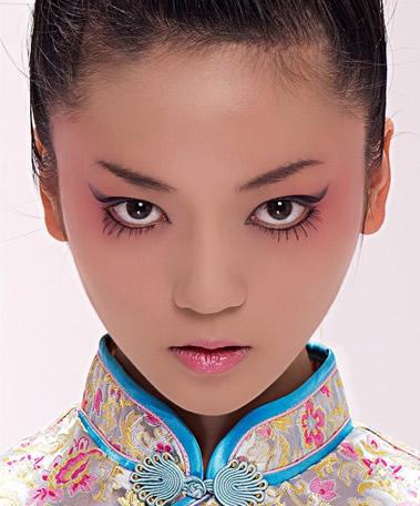 ����ױ�� չ�������Ȼ���д