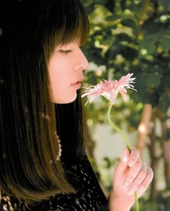  ���մ��۾������� ��ϵŮ����Ŀױ�ݴ󹫿� 