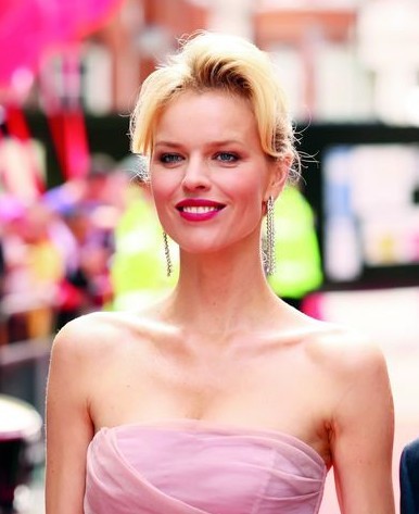  ��������� ��������ױ�ݴ���ǿ��Ů������ 