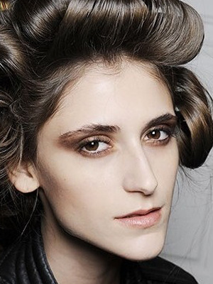 �ջ��ѵ�--��ɫ��Ѭ