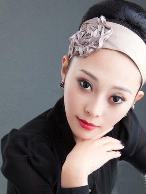 Ϊ�����ӷ� ������Ů��ʾ���Ȼ����ױ