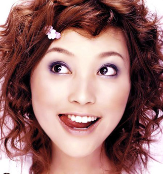 6�����Բ�ױ�����һ����Ů