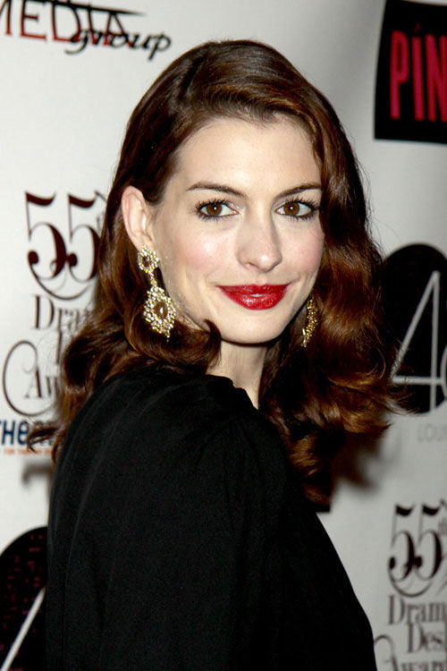���ݡ���ɪޱ��Anne Hathaway������һ��ױ��ͻ�������Ŷ�ׯ���ص㡣