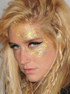 Ǯ椽��ճ�ϯĳ���ְ佱��Ľ�ױ��