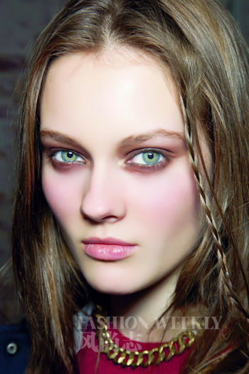 ��ɫ��Ѭ�͵�����ʧ����