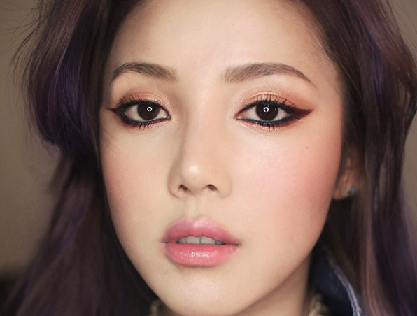 ������PONY������ױ���� ��ɫ��Ӱ�ñʻ�