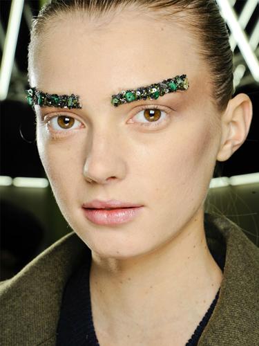 ����ˮ�������� ��ʯü��Ϊ������