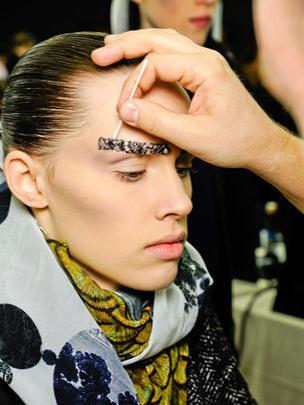 ����ˮ�������� ��ʯü��Ϊ������