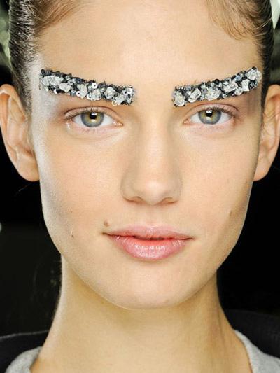 ����ˮ�������� ��ʯü��Ϊ������