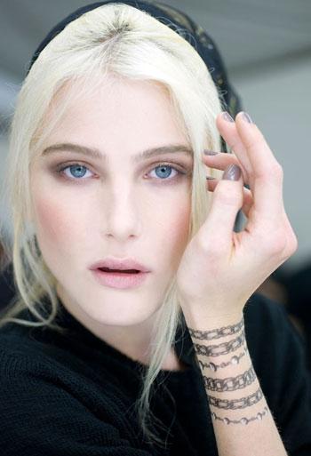 ����Ӱ��1��9�á� �����ӵ����صĻ�ױ��