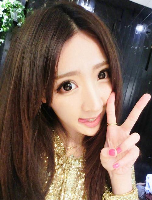 ����ɫ�����۾�����