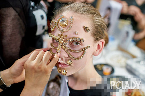 ���ϳ��� ��Щɫ��������Ӱ������